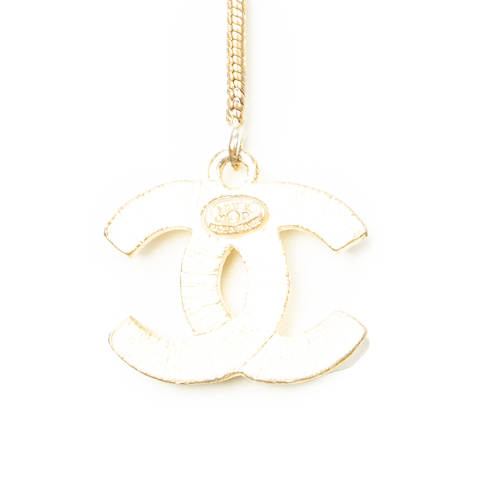 Chanel CC Rhinestone Heart Pendant Necklace - Picture 4 of 4